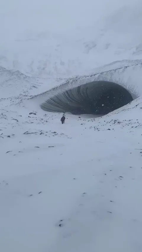 this is footage of the ice cave that existed in Argentina for approximately 10,000 years named Cueva de(del) Jimbo before it was permanently closed because it collapsed.