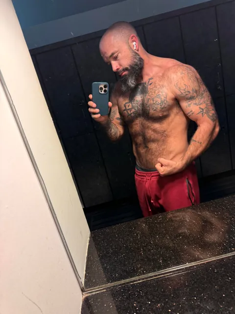 Fun Raleigh couple always down for friends