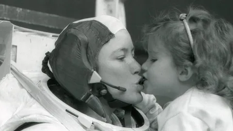 Astronaut Anna Fisher kisses her daughter Kristin after training in Houston for a spacewalk in 1985. Photo/NASA She became the first mother in space on November 8, 1984.