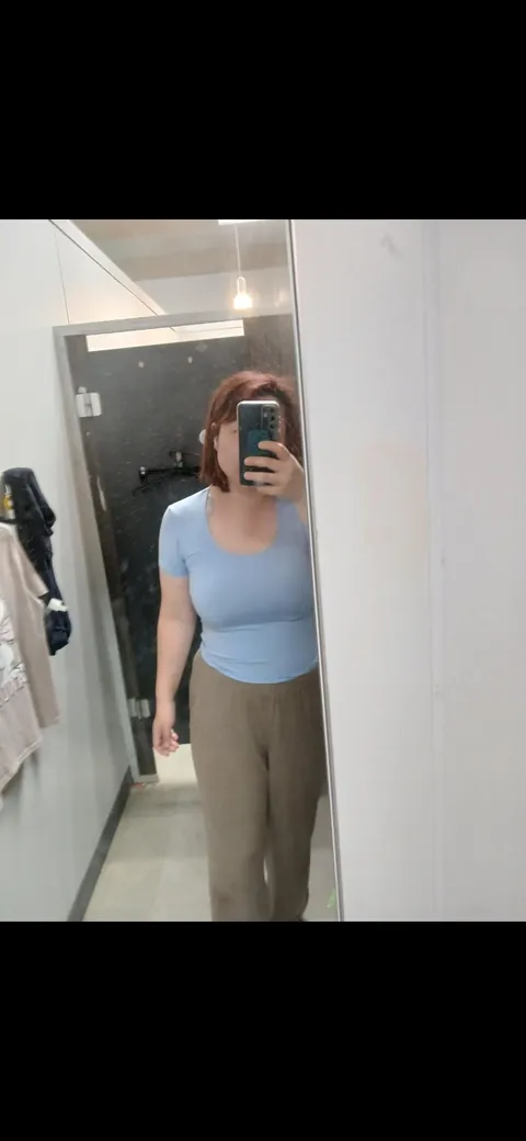 28f- never had a boyfriend, tell me why