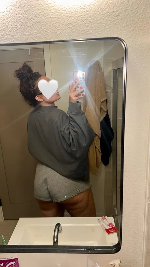 cake day post 🎂🤪 [f]