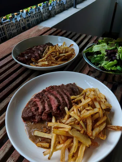 [homemade] hanger steak, peppercorn sauce, hand cut fries