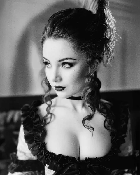 Classic 40's Portrait - Megan Tremethick as Lady Hamilton