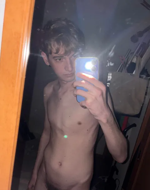 People tell me I need to work out, but tbh I’m comfortable in my own skin the way I am now 😌