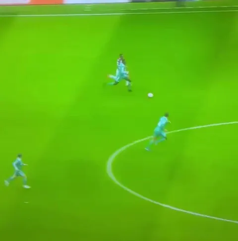 Ryan Gravenberch skill vs Burnley