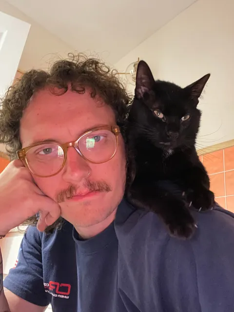 And to think someone tried to throw this guy away like trash. Happy Holidays from Hefty Fabuloso.