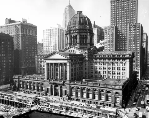 1905 Beaux-Arts Chicago Federal Building built to house the Midwest's federal courts, main post office, and other government bureaus. Demolished in 1965 and replaced with the Kluczynski Federal Building. Photo taken in 1961.