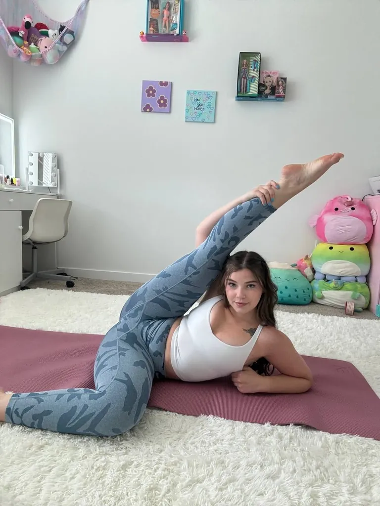 I am so fucking horny 🤭 Would you join me being naughty?