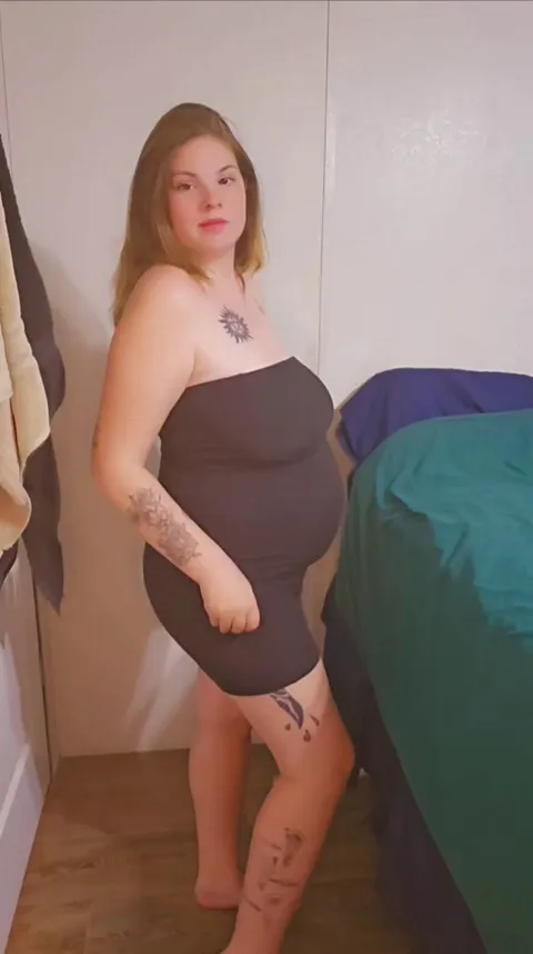 Who wants to cum and play with my 6 month pregnant body