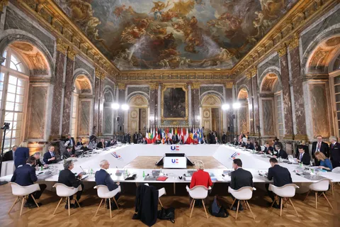 Faire des meetings à Versailles, c'est vraiment le summun du flex français