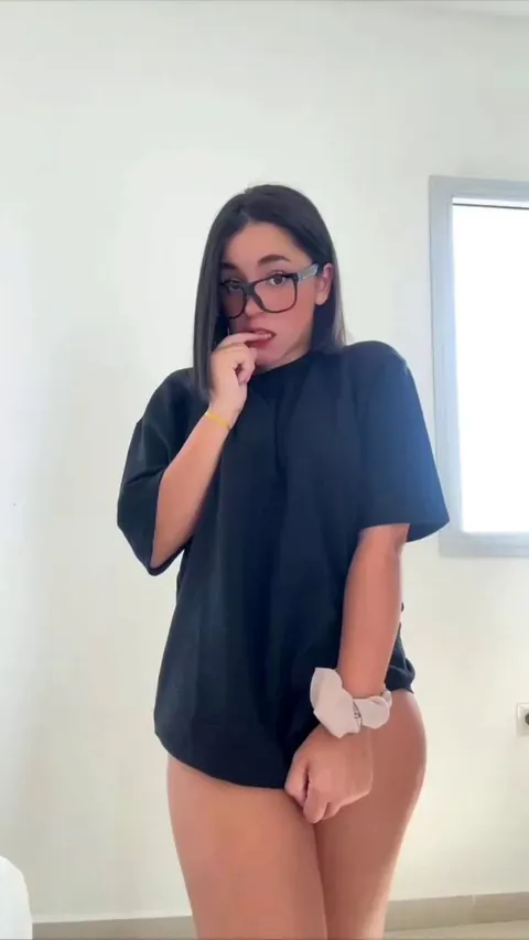 Horny Latina has an innocent face