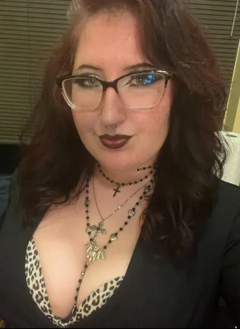 6’1 chick who regularly wears platforms. fat jokes are unoriginal, but have at it.