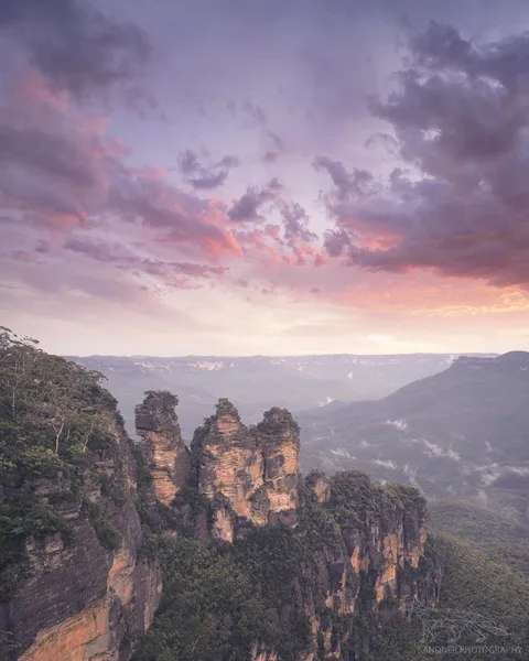 The Three Sisters in the Blue Mountains, NSW, Australia [OC] [1080x1350]