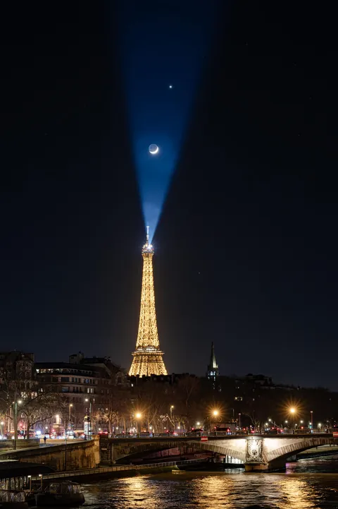 Venus-Moon conjunction above Paris, image by Gwenael Blanck on February 1, 2025