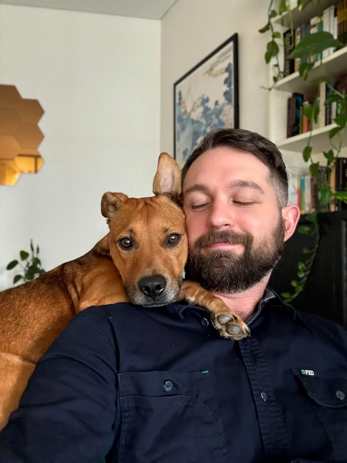 Hector is a bit of a cuddle bug, it’s the best!😘🐕