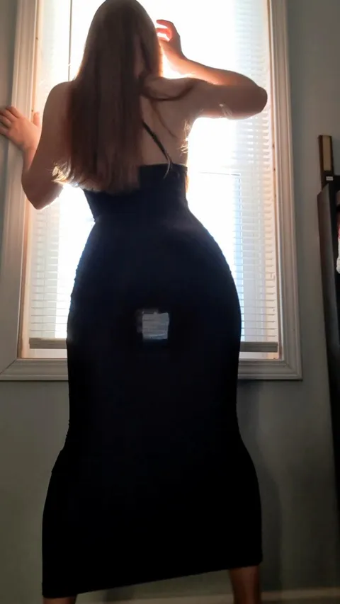 This long dress demands a full screen &lt;3