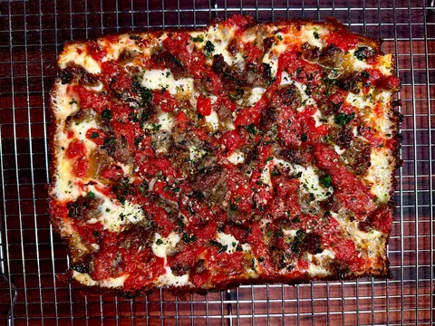 [Homemade] Detroit style pizza