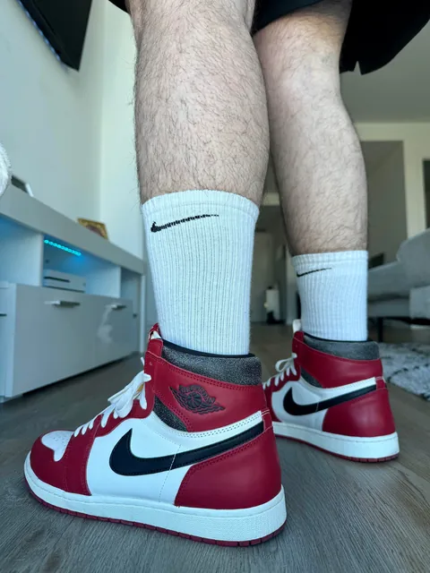 let’s see those jordan 1s