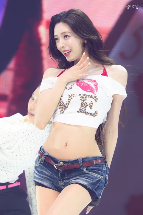 ITZY - YUNA