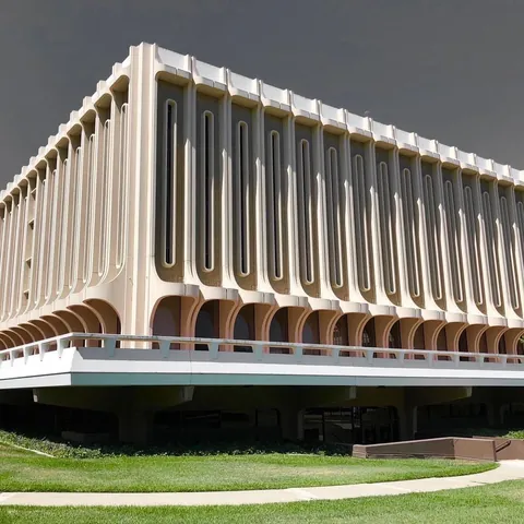 Langson Library in UC Irvine - California, US by William Pereira (1965)