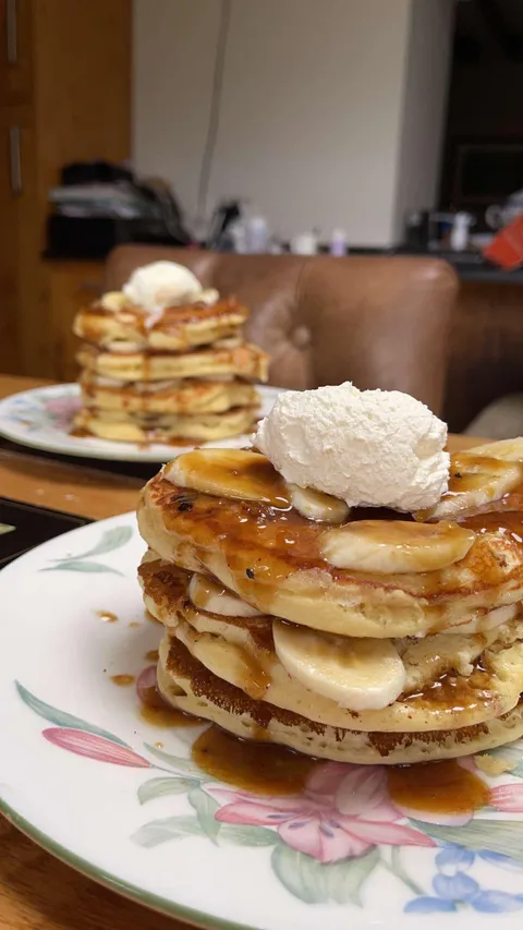 [Homemade] Banana and butterscotch sauce pancake stack