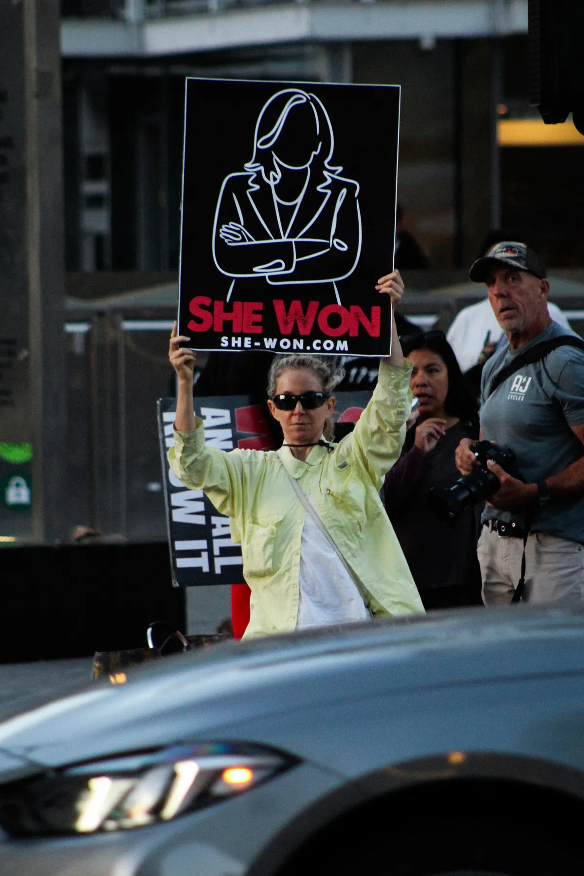 tried to capture the mood outside Kamala Harris’ book tour stop in Los Angeles on Monday [OC]