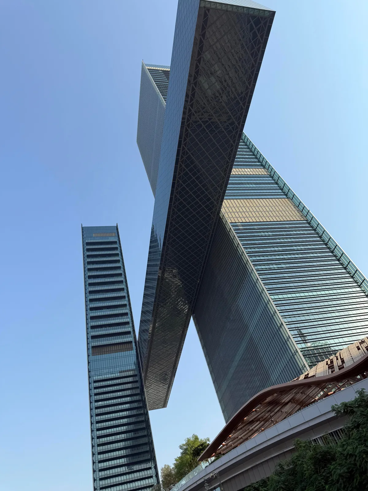 A food court suspended between two buildings 24 stories up in Dubai