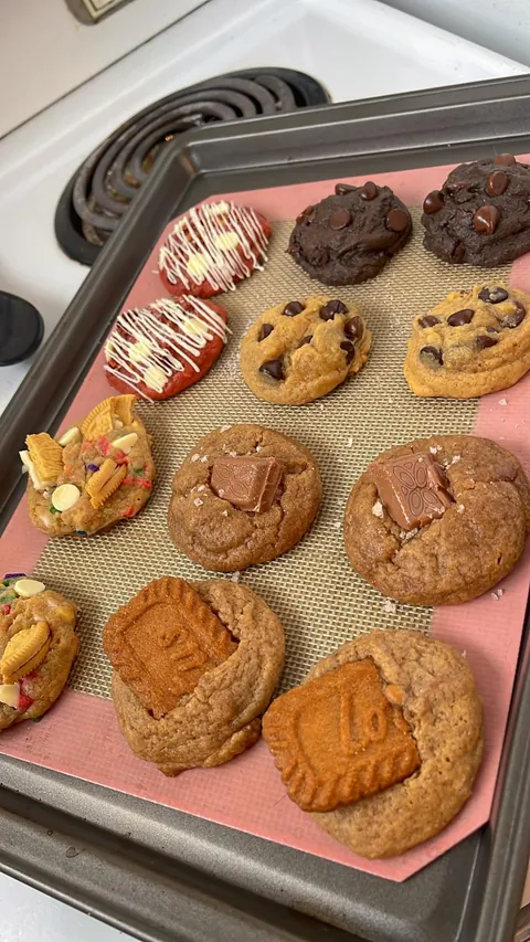 [homemade] a variety of cookies i’ve made this past year.
