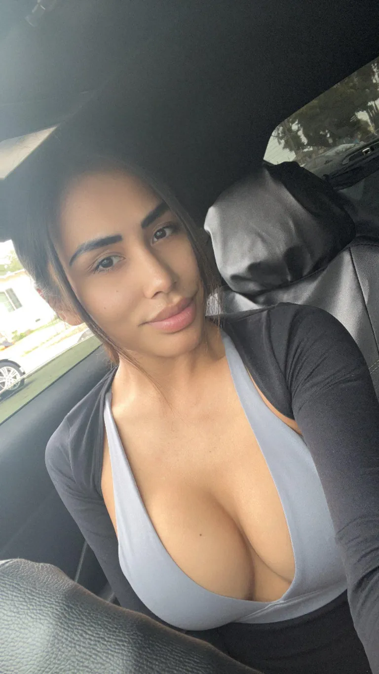 Jena LaRose is so cute and pretty even when she is not shooting/without make up 