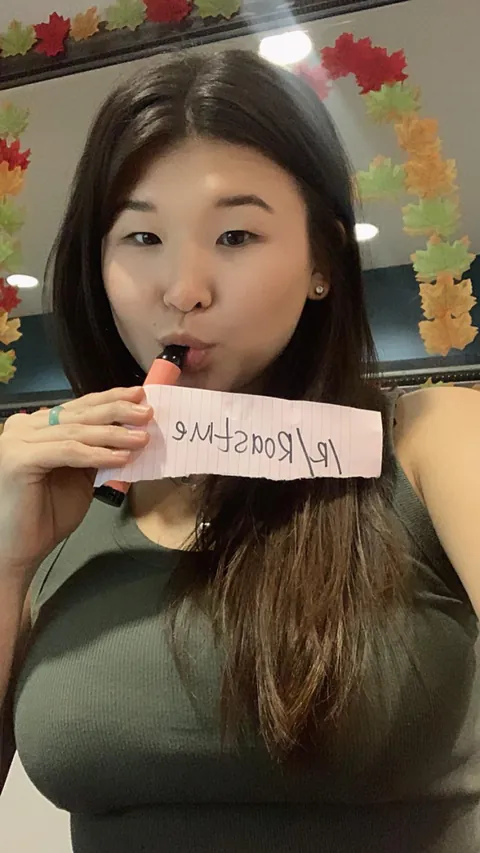 21f/ addicted to nic and weed, graduated but still working the job I had in college. Do your worst 😘