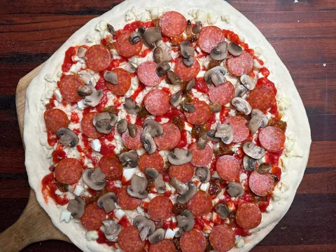 [Homemade] pepperoni and mushroom pizza