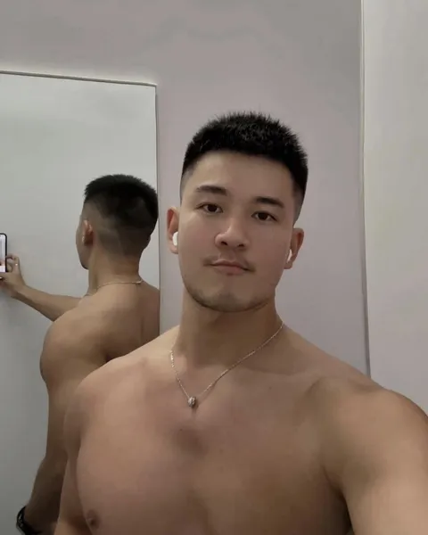 Just another Korean guy 🥵😉
