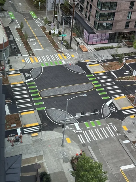 Seattle’s first protected intersection, Dexter Ave N @ Thomas St.