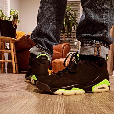 20 pics of sneakers I've worn lately