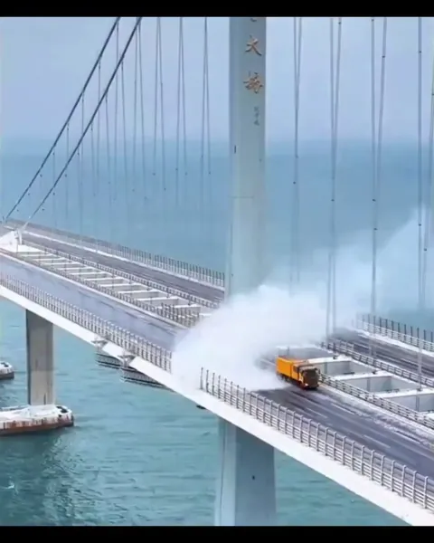 This truck was equipped with an jet turbine for clearing ice, reaching a maximum temperature of 800℃.