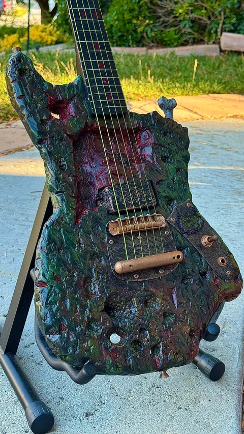 Turned my old guitar into a Zombie guitar.