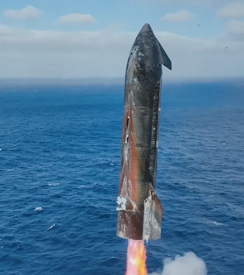 Starship S38 just before touchdown on flight 11