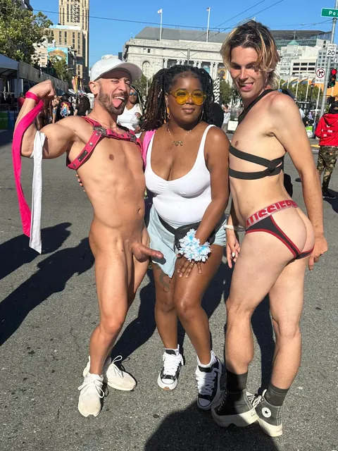 They ran up to me on the street to take pictures ☺️
