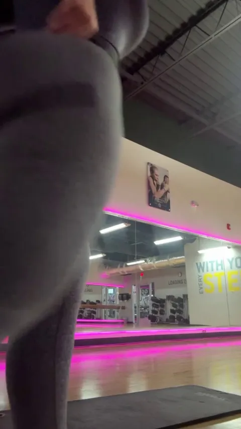 I love how my ass looks in yoga pants