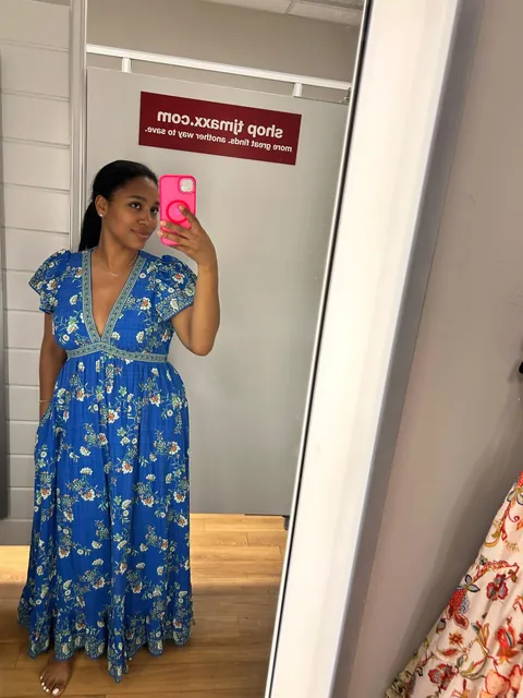Which dress that looks good on me?