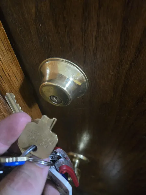 My key broke inside my apartment lock