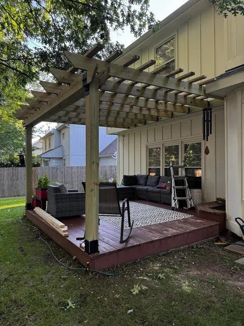 After 2.5 years of hesitation, I finally tackled our pergola.