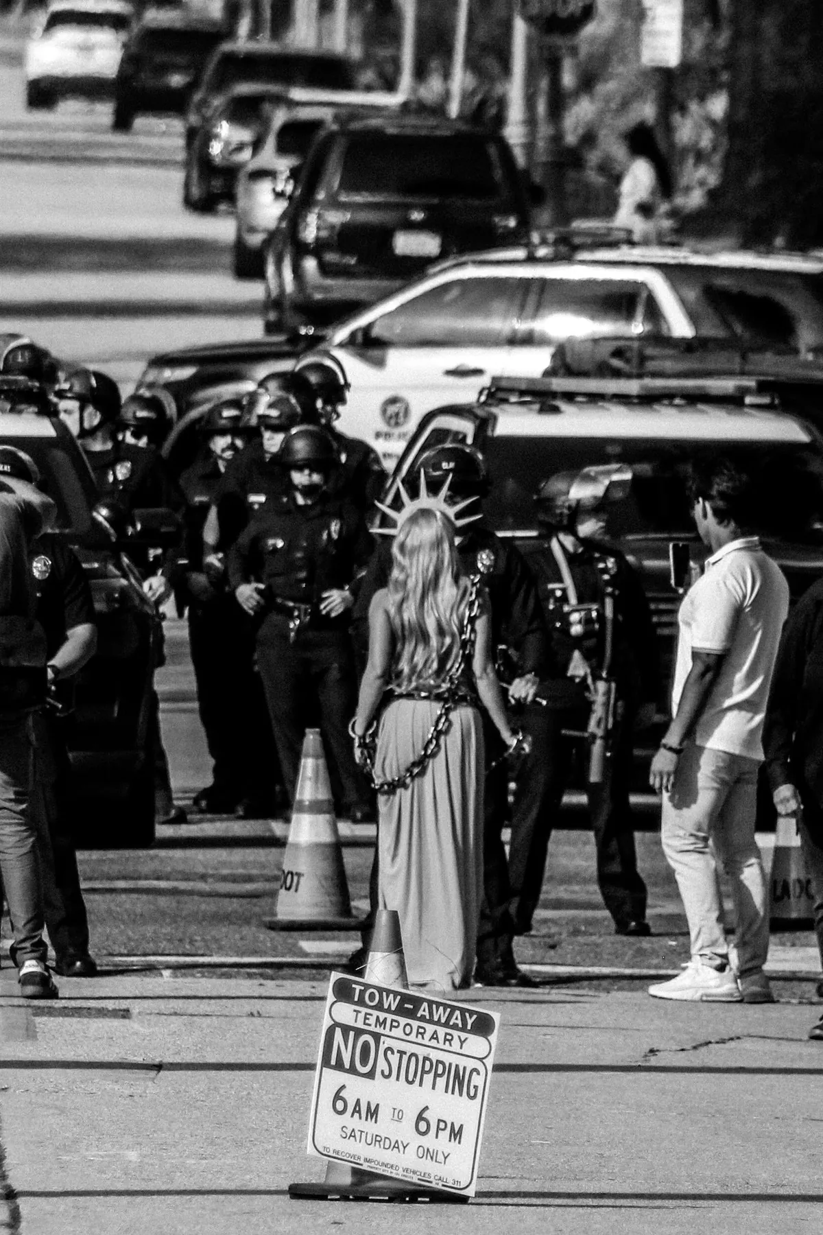 protest outside the LA mayor’s house criticized her compliance with ICE; LAPD came in droves [OC]