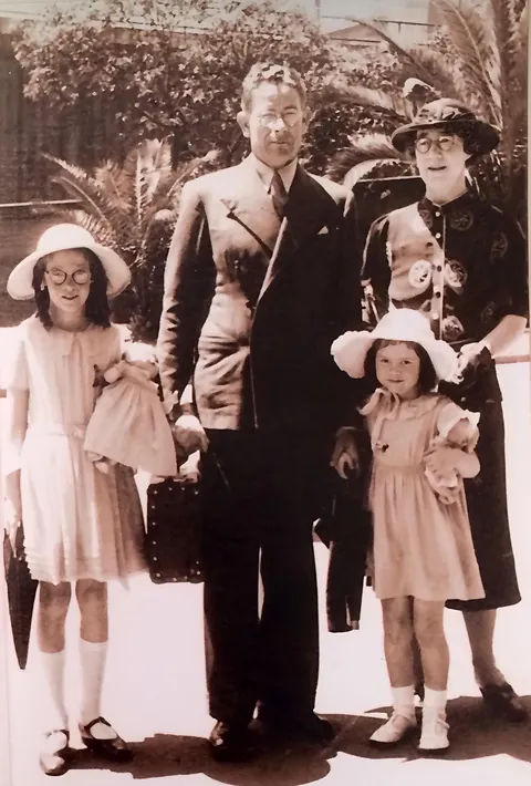 My Grandma and her little sister (with their parents). Sydney, Australia. 1930s vs 60 years later.