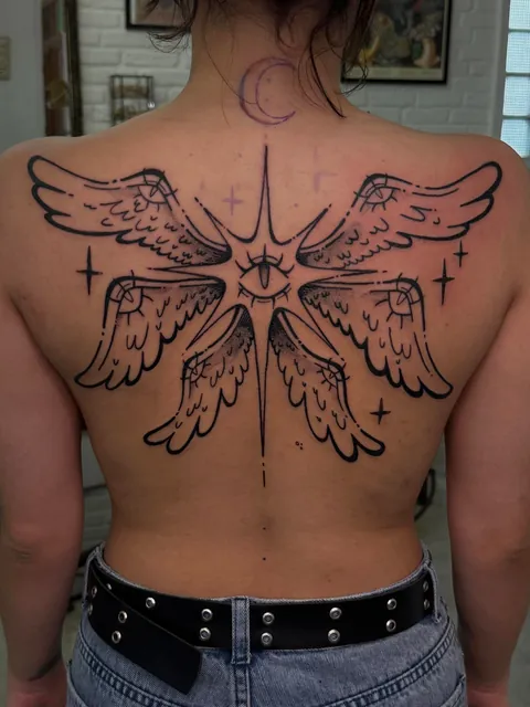 i’ve always wanted to tattoo a seraphim on someone :) - done in São Paulo but I’m based in Barcelona/Berlin -Laura Arroz