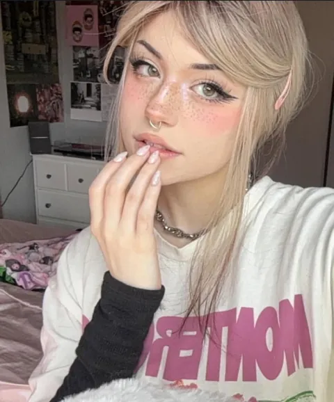 You guys have been encouraging me too much and now im fixating on Hannah… I want to touch for her so bad 😖