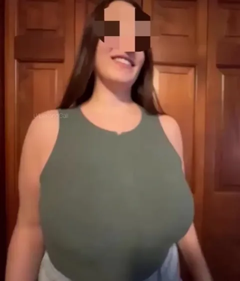 Unzip for some big tits
