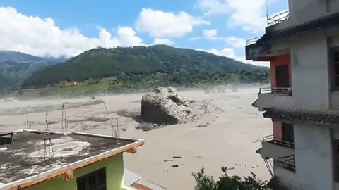 A huge boulder getting swept from the recent Nepal flood