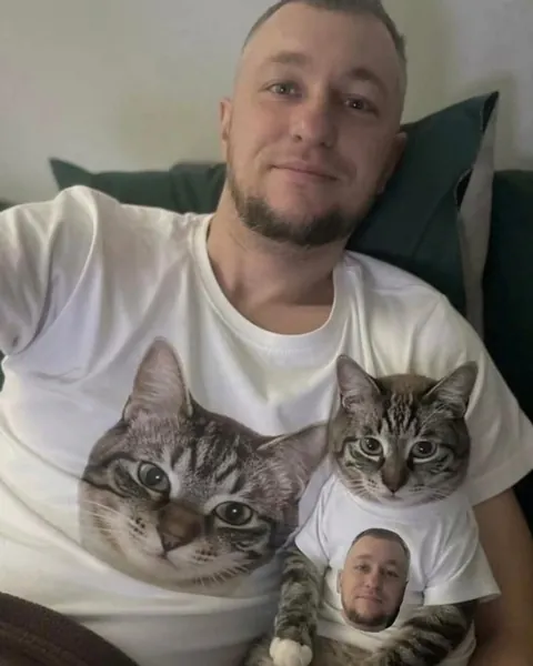 Matching shirts (@Lissy_Lisna)