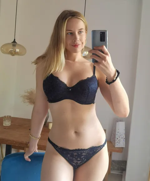 Black lingerie [f]